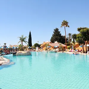 Makronisos Village Апарт-отель
