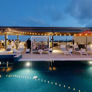 https://holiday-inn-express-suites-sunshine-coast-an-ihg-hotel.queenslandhotels.net